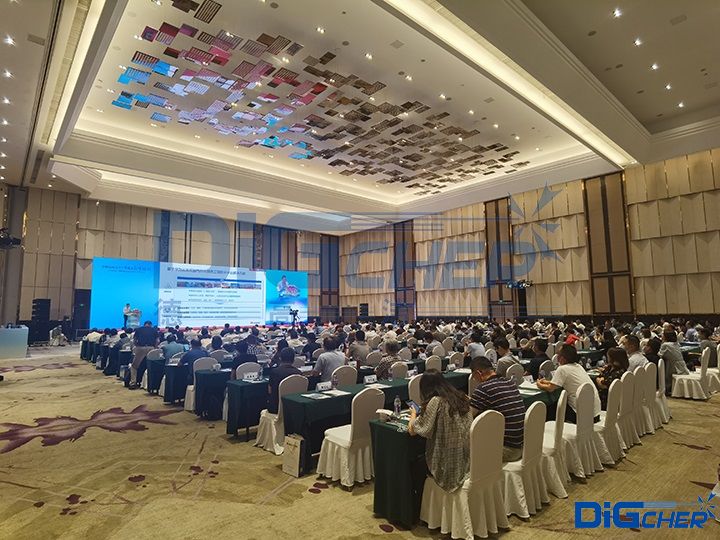 中國(guó)石油石化工程建設(shè)高峰論壇暨七屆四次理事(擴(kuò)大)會(huì)議