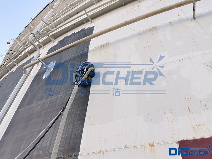 油罐除銹機器人作業(yè)實景