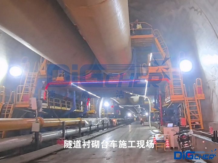 隧道襯砌臺(tái)車(chē)施工現(xiàn)場(chǎng)