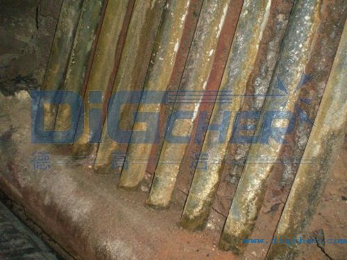 鍋爐高壓清洗機(jī)清洗后的鍋爐聯(lián)箱及水冷壁