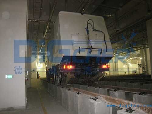 德高潔公鐵兩用軌道清洗吸塵車